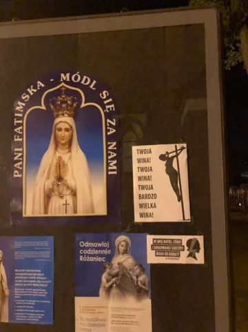 Plakat na tablicy ogłoszeniowej 