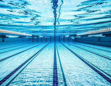 Jak pływać, żeby schudnąć? Korzyści i zalety pływania