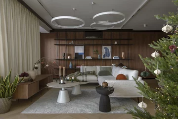 Świąteczny nastrój zaczyna się od architektury wnętrza – dobrze zaprojektowany dom pozwala celebrować Boże Narodzenie wszystkimi zmysłami, bez pośpiechu i bez kompromisów, projekt: Hola Design 