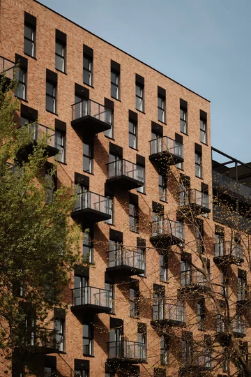 OH! Praga przy ul. Białostockiej 5D w Warszawie – współczesna architektura pracowni Foroom inspirowana wielowarstwowym charakterem dzielnicy 