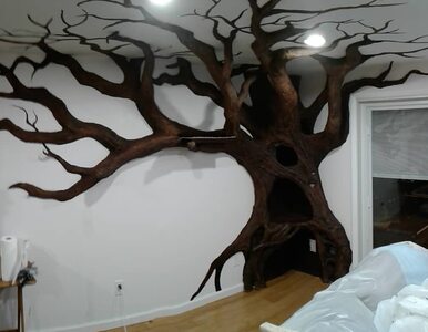 Miniatura: Artysta wyrzeźbił w mieszkaniu drzewo dla...