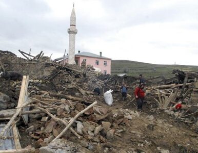 Miniatura: Rośnie liczba ofiar trzęsienia ziemi w Turcji