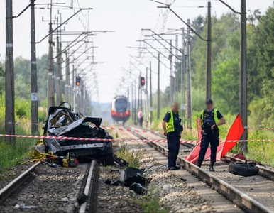 Miniatura: Kierowca ruszył wprost pod pociąg? Nowe...