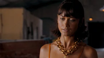 Olga Kurylenko jako Camille w filmie „Quantum of Solace” (2008) 