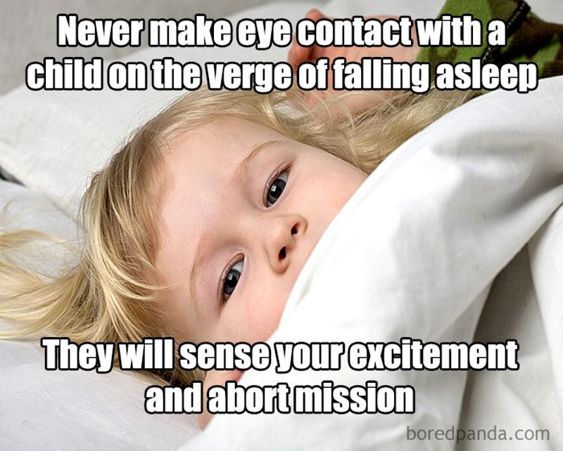 Nie nawiązuj kontaktu wzrokowego tuż przed snem. Dziecko wyczuje ekscytację i przerwie misję 
