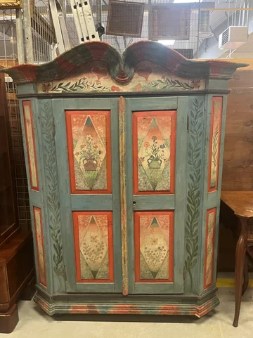 Malowana szafa ludowa z terenów Europy Środkowej Szafa ludowa, bronisze, 3200