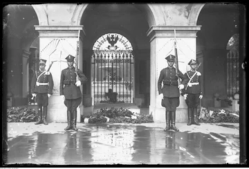 Grób Nieznanego Żołnierza w Warszawie w 1926 roku 