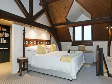 Kaplica przerobiona na apartament 