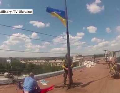 Miniatura: Ukraińska flaga nad sztabem separatystów