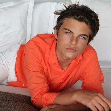 Damian Hurley 