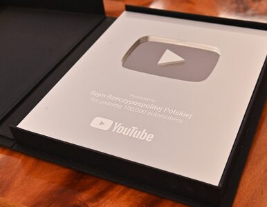 Miniatura: Jest srebrny przycisk YouTube dla kanału...