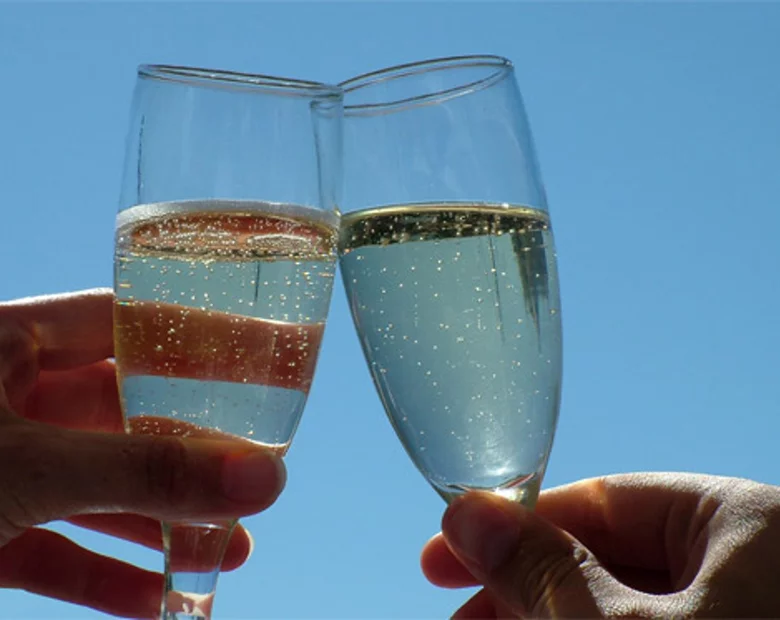 Miniatura: Co Rosjanie piją w pracy? Szampana i wino...