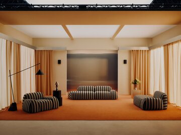 Sofa WOLKE z kolekcji Westwing Collection – rzeźbiarska forma inspirowana kształtem chmury, która definiuje przestrzeń nowoczesnego salonu 
