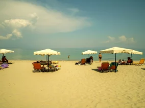 Miniatura: Piaszczysta plaża i słońce. Ucieknij na...