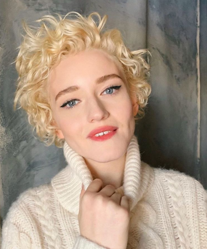 Julia Garner 