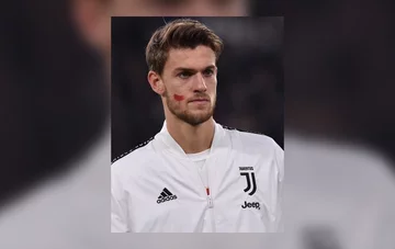 Piłkarze wspierają akcję zwalczania przemocy wobec kobiet 