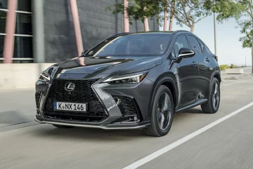 Nowy Lexus NX 450h+ 