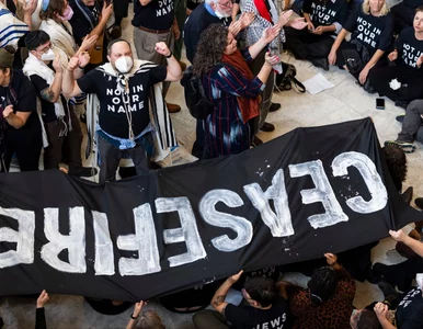 Miniatura: Duży protest ws. walk na Bliskim...
