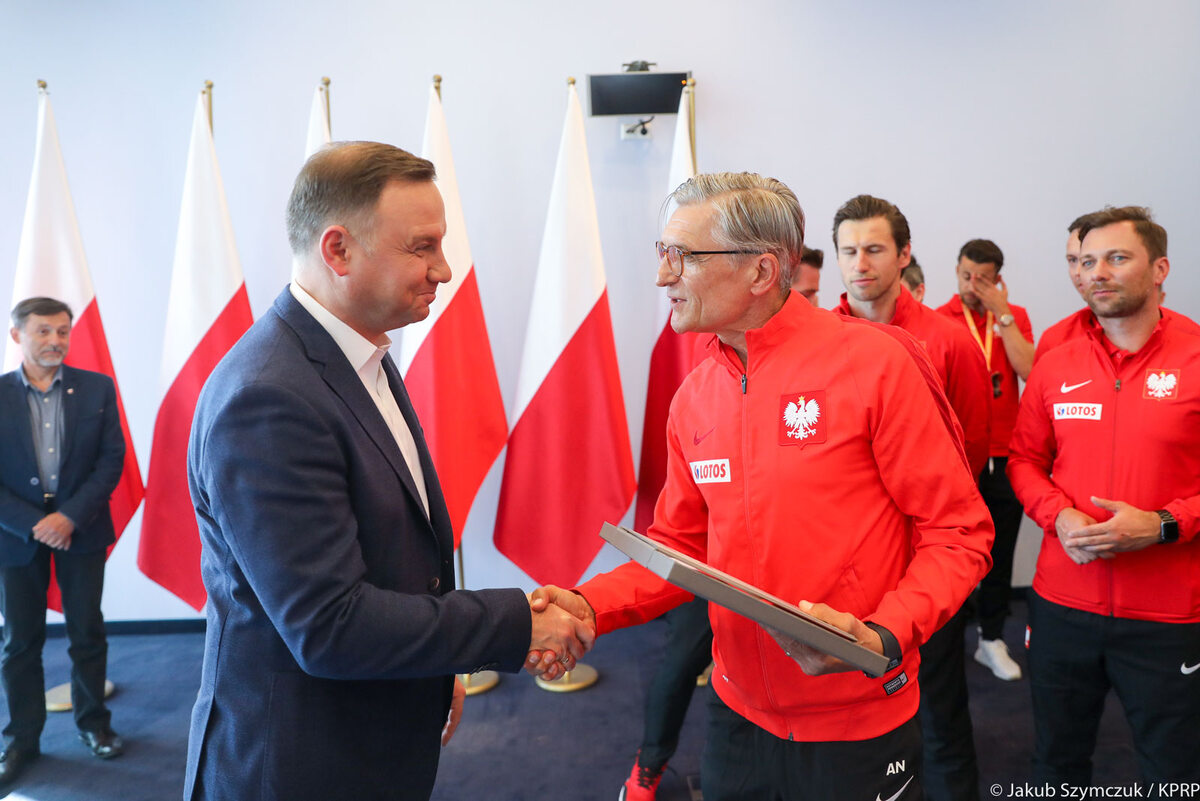 Prezydent Andrzej Duda na spotkaniu z reprezentantami Polski w piłce nożnej 