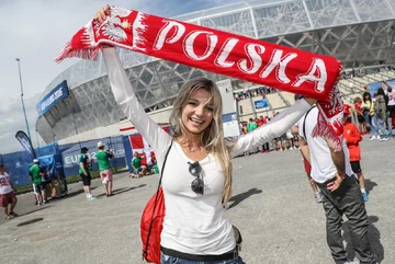 Kibicka z Polski przed meczem Euro 2016 z Irlandią Kibicka z Polski przed meczem Euro 2016 z Irlandią