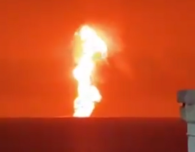 Azerbejdżan. Potężna eksplozja i 100-metrowy słup ognia na Morzu Kaspijskim
