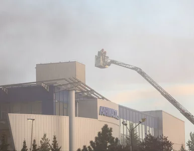 Miniatura: Słup dymu widoczny z kilkunastu...