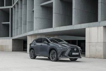 Nowy Lexus NX 450h+ 