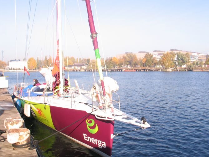 Jacht Energa 2 cumuje w porcie Stoczni Gdańskiej (fot. Marcin Lis)