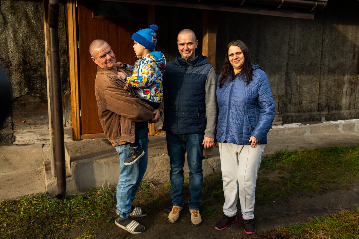 Pan Krystian z żoną Anną, synkiem Kacperkiem oraz ojcem Andrzejem 