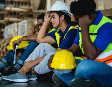 Miniatura: Nowe przepisy zatrzęsły rynkiem pracy....