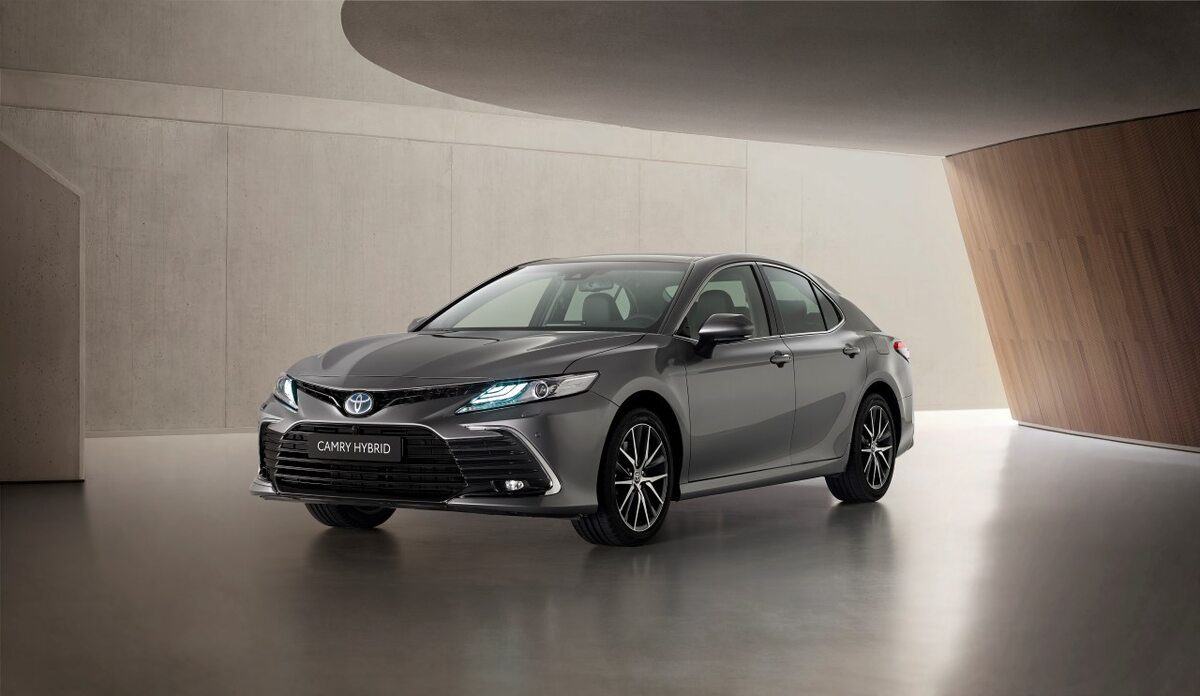 Nowa Toyota Camry Hybrid 