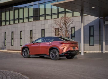 Lexus RZ 450e 