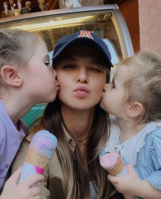 Miniatura: Anna Lewandowska łączy bycie mamą z...