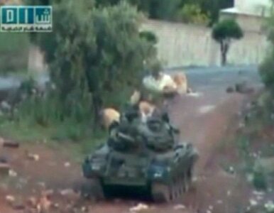 Miniatura: Syryjskie czołgi na tureckiej granicy -...