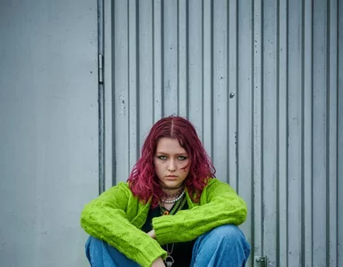 Miniatura: Kim jest artystka, którą pokochali polscy...