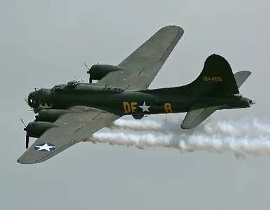 Miniatura: Bombowiec z czasów II wojny światowej...