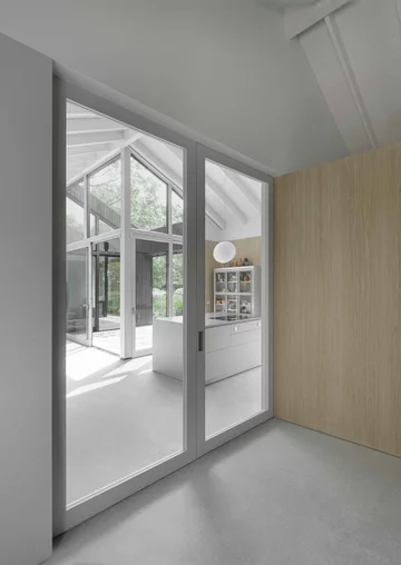 Dom dla seniorów. Mieszkają na jednej działce z dziećmi i wnukami. Projekt i29 architects 