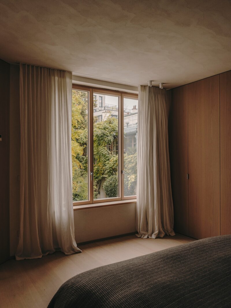 Kojący minimalizm paryskiego domu, projekt Holzrausch