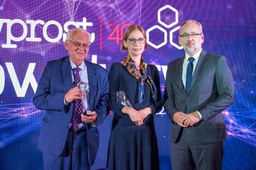 Prof. dr hab. Anna Kostera-Pruszczyk, prof. dr hab. n. med. Mieczysław Walczak, minister zdrowia Adam Niedzielski