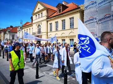 Zdjęcie z protestu lekarzy i zawodów medycznych z 1 czerwca 2019 r. 