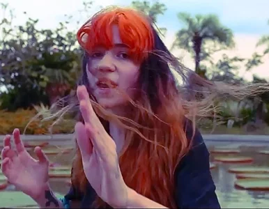 Miniatura: Teledysk niespodzianka od Grimes