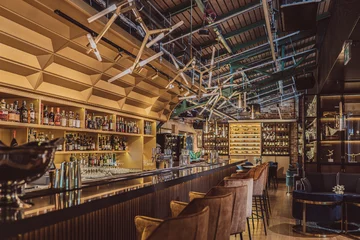 Restauracja Upper Deck w Hali Koszyki w Warszawie 