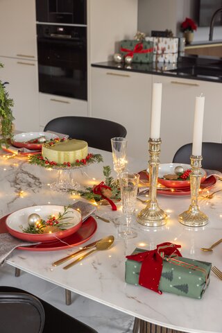 Apartament modern classic w&nbsp;świątecznej odsłonie, projekt Decoroom