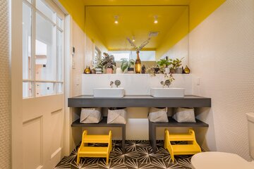 Dom z&nbsp;huśtawkami i&nbsp;zjeżdżalnią, projekt Indee Design