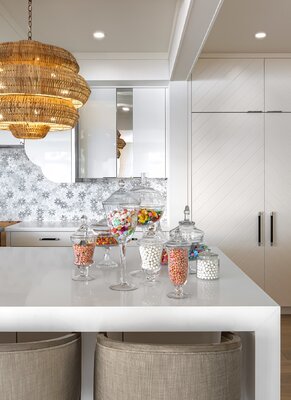 Miniatura: Biała kuchnia, projekt Cameo Kitchens x...