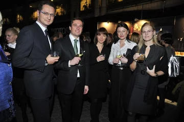 Toast wznieśli (od lewej): Mikołaj Szymborski ( Premium Spirits Marketing Manager) , Dominik Tzimas (Media Point Group) , Anna Borys Karwacka (Rc2), Lidia Kłosowska (Dyrektor Komunikacji) oraz Monika Glimos, Chivas & Super Premium Brand Manager
