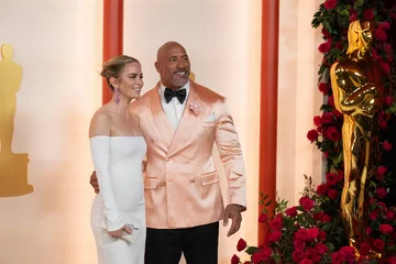 Emily Blunt i Dwayne Johnson 