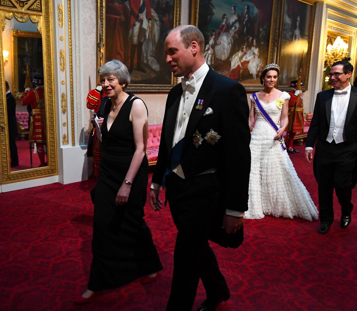 Theresa May, książę William, księżna Kate 