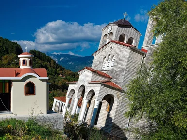 Miniatura: Przy tym kościele wieża w Pizie jest...