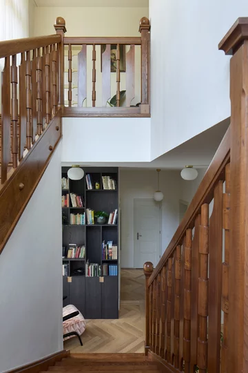 Renowacja willi z lat 30. w Pradze. Projekt Atelier Hajný 